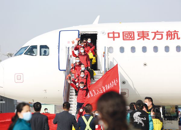 东航执行抗疫医疗队包机-东航供图_副本.jpg 东航执行抗疫医疗队包机-东航供图_副本.jpg