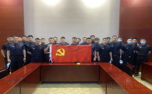 图一 安全员大队成立“抗击疫情”工作小组_副本.png
