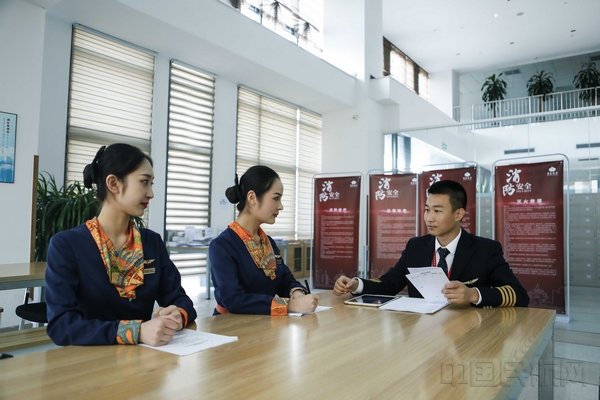 2、刘坤机组在开航前准备会。.jpg 2、刘坤机组在开航前准备会。.jpg