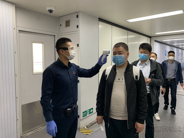 首都航空西安中队安全员乔海涛23.jpg 首都航空西安中队安全员乔海涛23.jpg