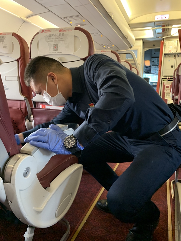 首都航空西安中队安全员乔海涛12.jpg 首都航空西安中队安全员乔海涛12.jpg