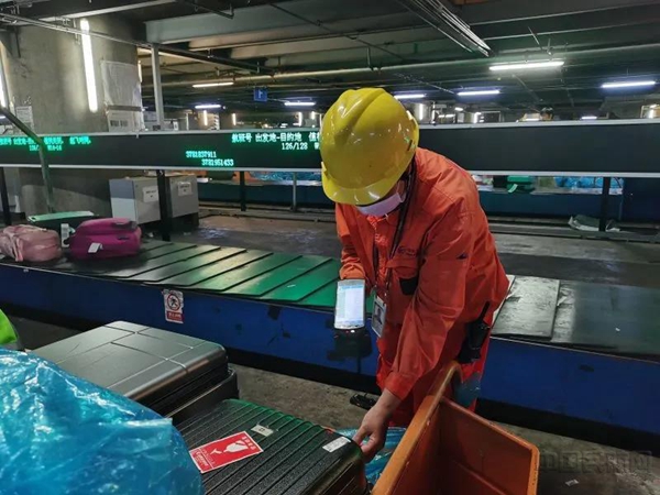 公司启用托运行李RFID技术,提高行李运输跟踪质量11