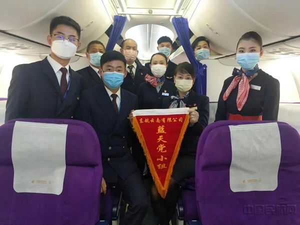 蓝天党小组挂旗飞行12