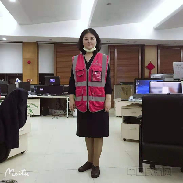 2020年疫情期间,在东航地服部的运行控制中心。_副本.jpg 2020年疫情期间,在东航地服部的运行控制中心。_副本.jpg