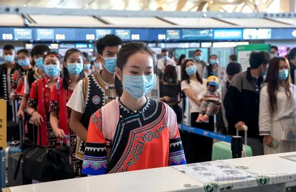 红河空乘学员由春秋免费提供机票，前往上海.jpg