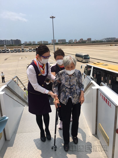 图片3 首都航空积极筹备 做好“两会”期间旅客安全运输保障工作_副本.jpg