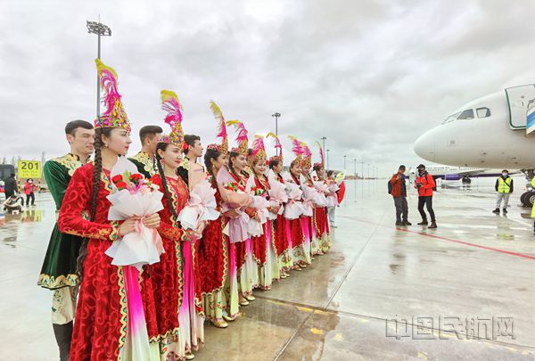 喀什当地为春秋航班准备的欢迎仪式-春秋供图_副本.jpg