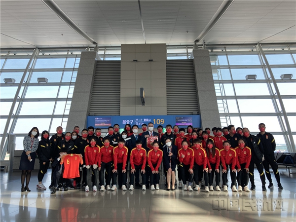 4月9日,中国女足赴韩参加预选赛获胜后回国_副本.jpg