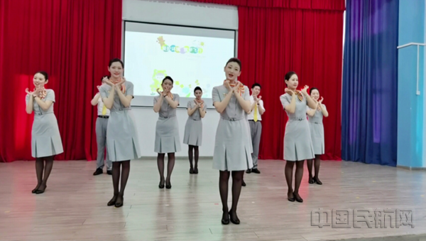 图二 热情的开场舞表演_副本.png 图二 热情的开场舞表演_副本.png