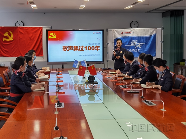 东航空乘学习红色歌曲，感悟初心-东航客舱部供图_副本.jpg
