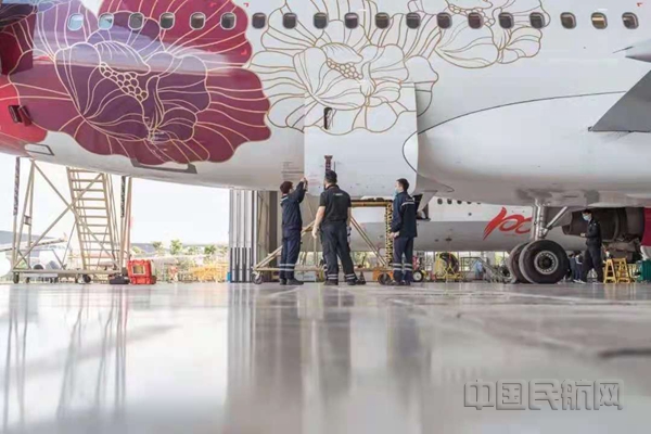 涂装中的吉祥彩绘机-吉祥航空供图_副本.jpg