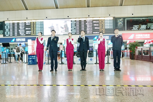 nEO_IMG_王有勉 摄影 南航空地员工演唱《我和我的祖国》