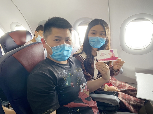 nEO_IMG_图 GX8873航班旅客手写母亲节贺卡