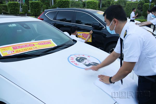 飞行员布置爱心送考车辆_副本.jpg
