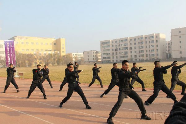 e1.jpg e1.jpg