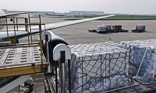 图02:顺丰航空运送125万剂新冠疫苗至吉尔吉斯斯坦_副本.jpg