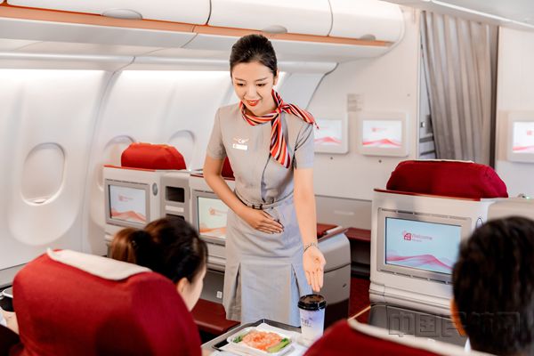 图四 锦绣示范组成员客舱服务_副本.jpg
