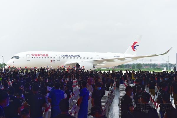 东航在天津接受A350-900客机-东航供图_副本.jpg