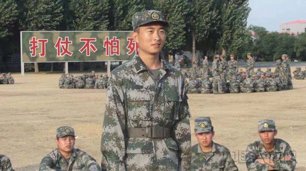 图1 李文昊在部队服役时_副本.jpg 图1 李文昊在部队服役时_副本.jpg
