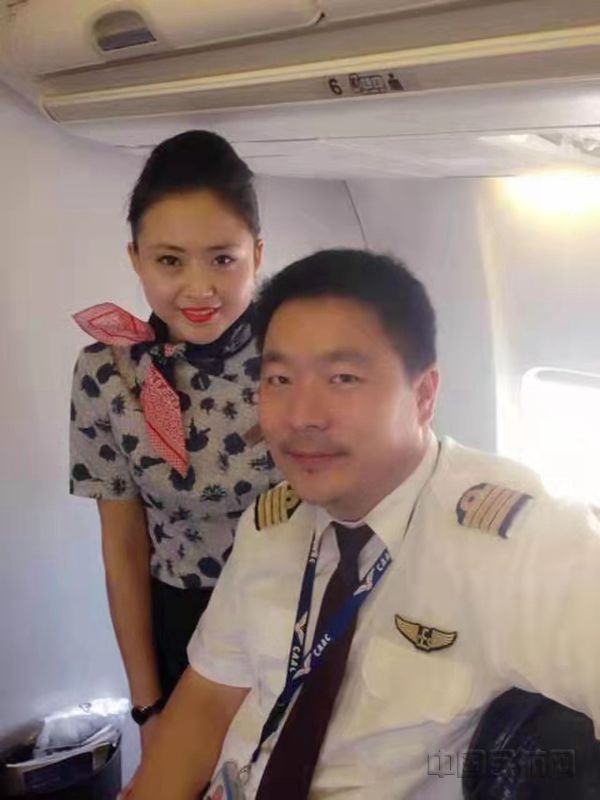 边振涛和芦洁夫妇-一二三航空供图_副本.jpg 边振涛和芦洁夫妇-一二三航空供图_副本.jpg