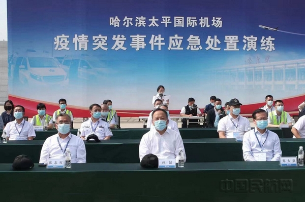 nEO_IMG_川航黑龙江分公司配合哈尔滨市政府和哈机场开展涉疫特情应急处置演练 (1).jpg