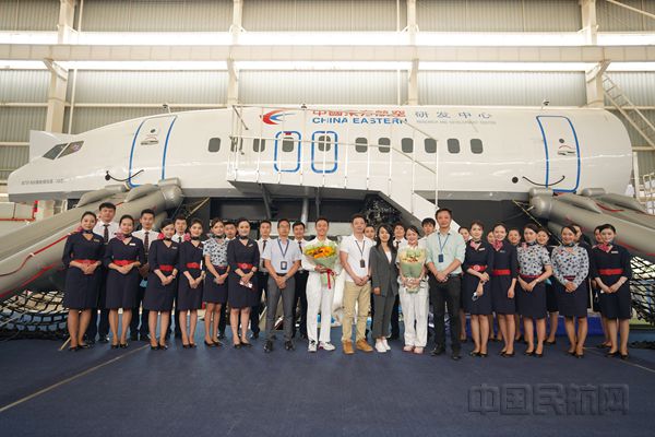 东航研发中心昆明基地开展的首场空乘复训-周玥熙摄_副本.jpg 东航研发中心昆明基地开展的首场空乘复训-周玥熙摄_副本.jpg