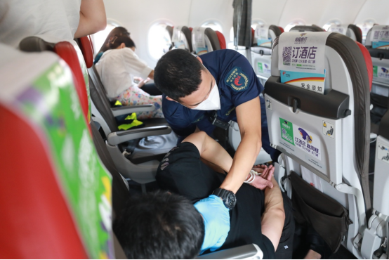 长龙航空开展“平安民航•2021” 非法干扰应急处置综合实战演练499.png