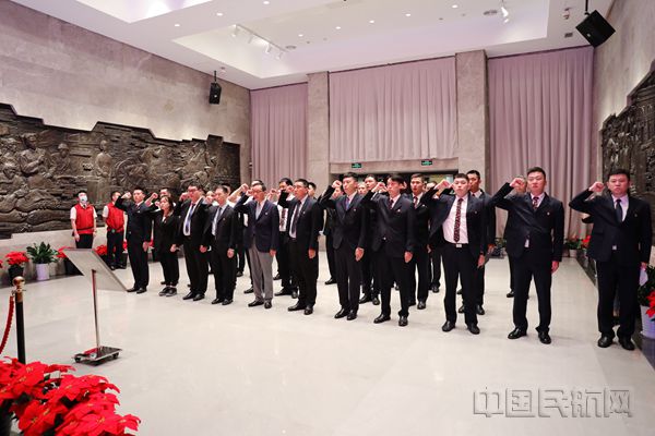 东航空保管理部组织新党员入党宣誓活动