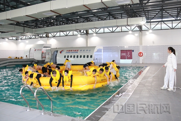 nEO_IMG_东航研发中心昆明基地开展乘务训练-2-周玥熙摄.jpg nEO_IMG_东航研发中心昆明基地开展乘务训练-2-周玥熙摄.jpg