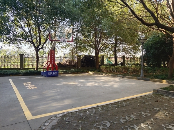 开云电竞app灯亮、景美、新添社区食堂和跑道……东航“办实事”焕新员工公寓(图3)