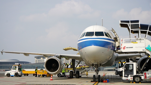 水印 图二国航西南分公司空客A319飞机调机转场至成都天府机场1.jpg