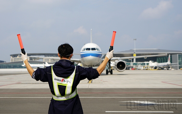 水印 图一国航西南分公司空客A319飞机调机转场至成都天府机场3.jpg