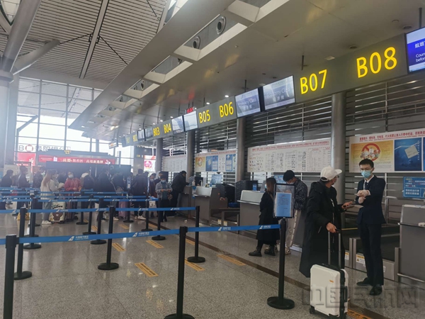 贵阳首场“冬雾”突袭 南航保障千名旅客安全出行 (2)3.jpg