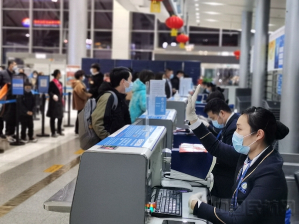 贵阳首场“冬雾”突袭 南航保障千名旅客安全出行 (2)4.jpg
