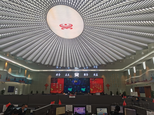 附图3:春运第一天 繁忙的海南航空签派控制中心(AOC)_副本.jpg 附图3:春运第一天 繁忙的海南航空签派控制中心(AOC)_副本.jpg