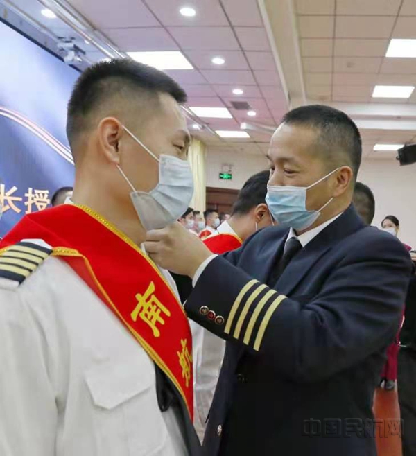 招聘机长_下集 南航新疆2019年招飞 做客100.7直播间