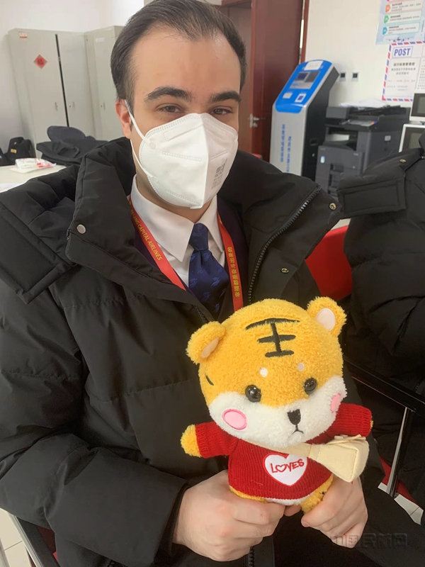 水印 图片2 首都航空葡萄牙籍乘务员马旭2.jpg