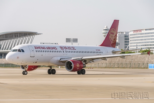 图为吉祥航空A320系列飞机在浦东机场运行场景_副本.jpg 图为吉祥航空A320系列飞机在浦东机场运行场景_副本.jpg