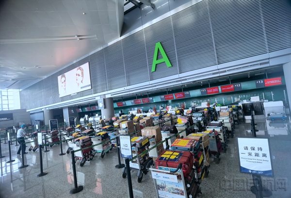 水印 附图1:海航提前为返琼医护人员办理值机及托运手续01