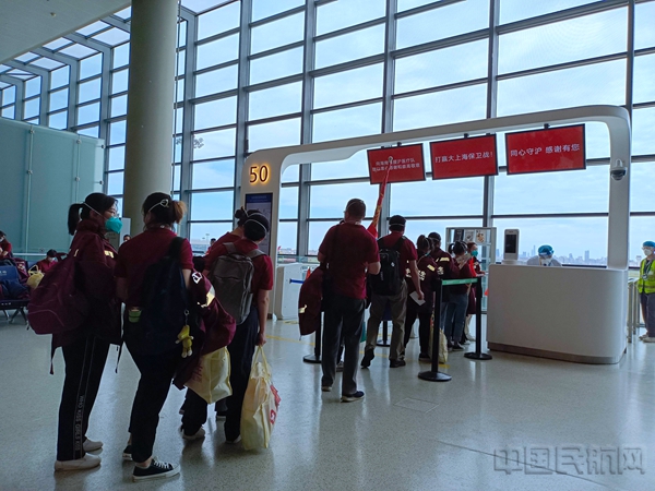 水印 附图6:海南援沪医疗队即将登机返程06