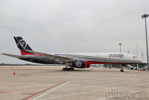 图1:顺丰航空第71架全货机.jpg 图1:顺丰航空第71架全货机.jpg