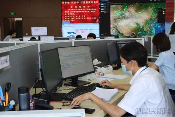 20220630幸福航空新闻通稿:幸福航空全力以赴护航暑运7735.jpg