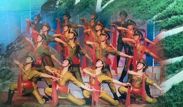 图五 袁方文工团演出照.jpg 图五 袁方文工团演出照.jpg