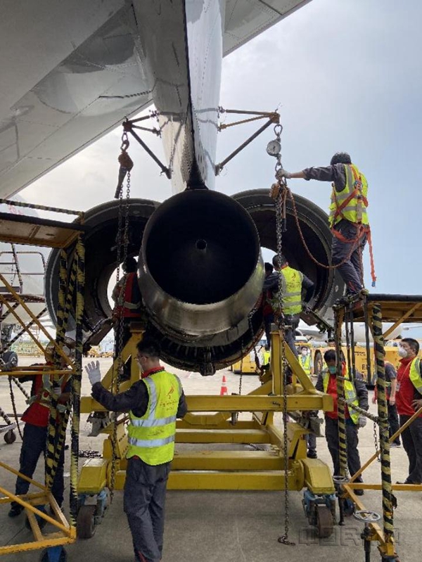 维修作业场景_副本.jpg 维修作业场景_副本.jpg