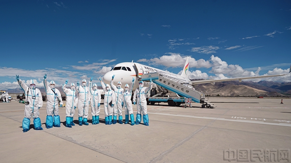 西藏航空全力守护旅客安全出行.jpg 西藏航空全力守护旅客安全出行.jpg