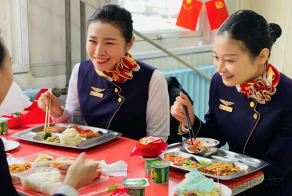 新闻通稿:围绕生产促发展服务职工保稳定 天津航空工会切实发挥与职工的桥梁纽带作用253808