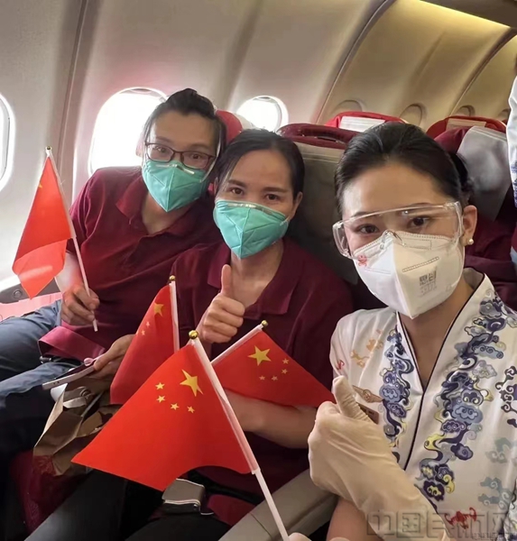 附图5:海南航空护送援琼医护人员凯旋.jpg