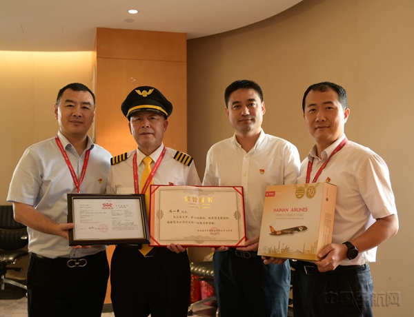 附图5:退休仪式合影(吴洪宽 摄)5