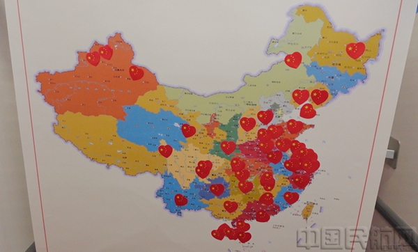 附图8:爱心国旗贴纸凝聚的“中国红爱心地图”.jpg