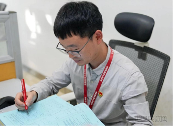 西部航空“危险品运输管理员”陈恒:安全是一场持久的“守正”之战7392